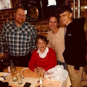 Meet your Posher, Kayla